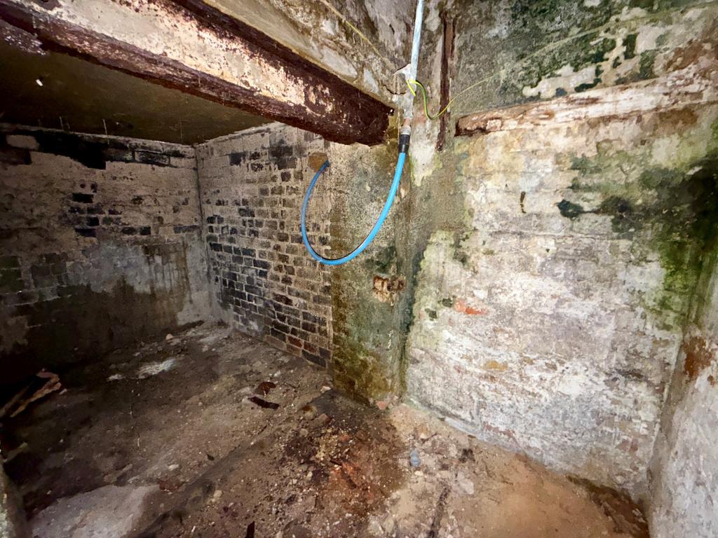 Lot: 173 - FREEHOLD BASEMENT OFFERING POTENTIAL AND GROUND RENT INVESTMENT - Basement area